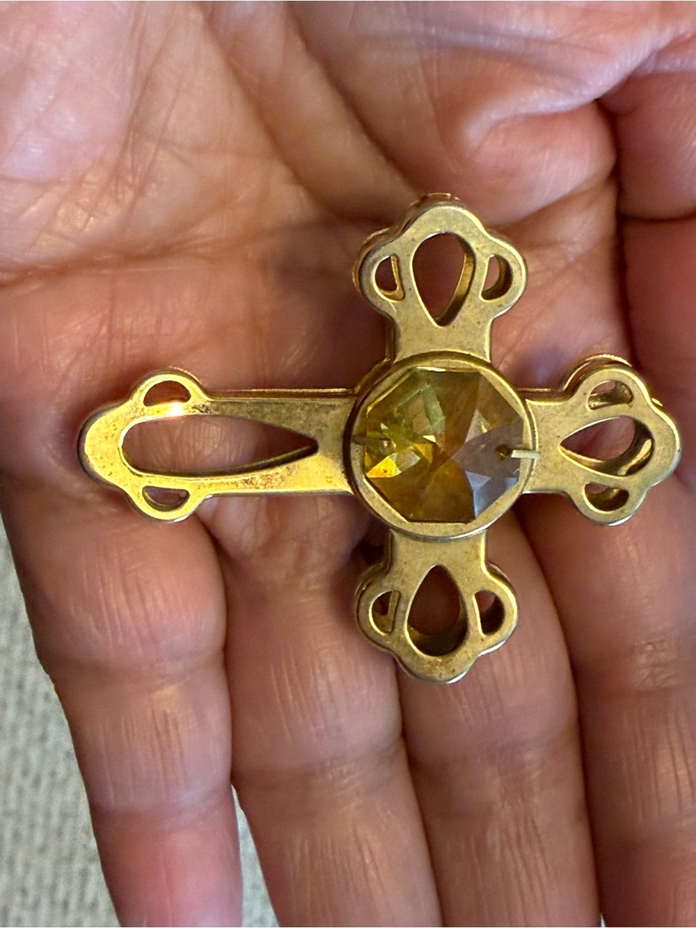 Vintage Gold-Tone Cross Austrian Crystal  Center - pendant Women Jewelry